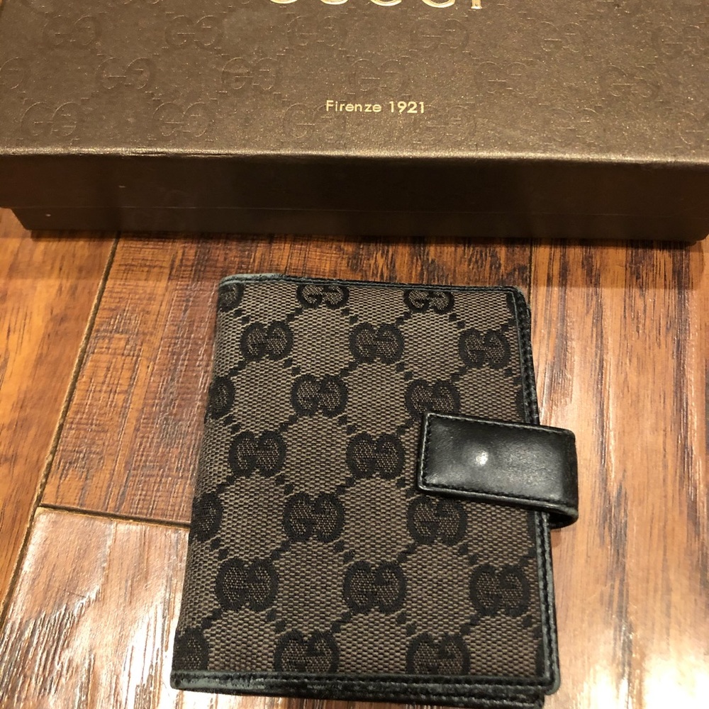 💰SOLD- Authentic GUCCI black monogram bifold card wallet